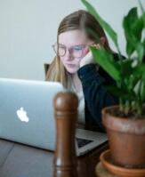 einen überblick verschaffen simeon frank MZNZ4yBiG9E unsplash zugeschnitten